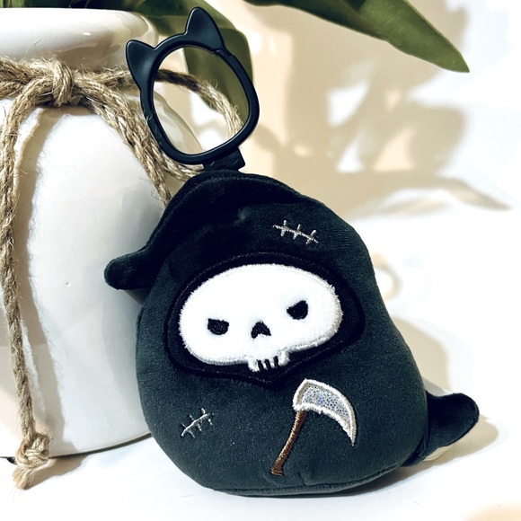 Squishmallows Other - Otto Squishmallow Clip